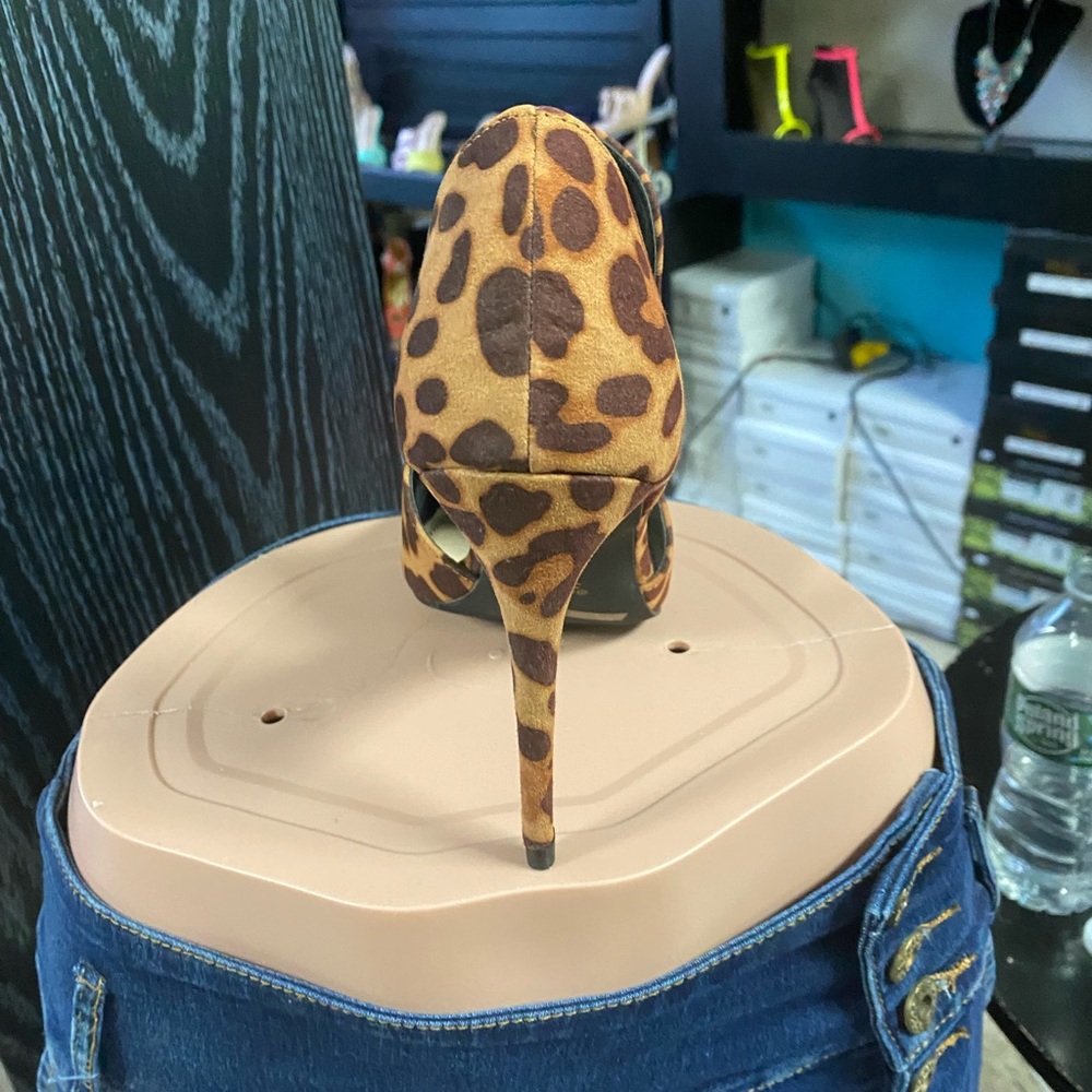 NEW leapard print, thin heel, tan inside - Picture 2 of 4
